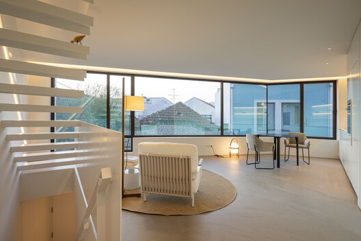 Beira Mar II House / Paulo Martins - Interior Photography, Wood, Lighting, Glass, Chair