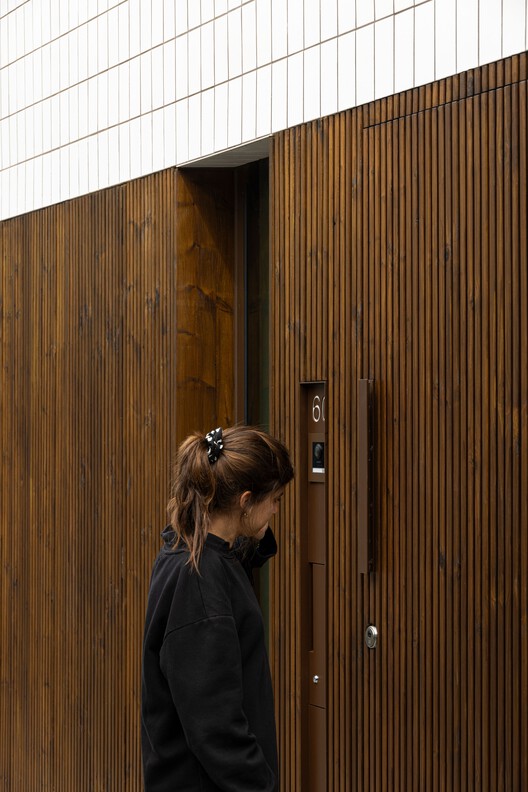 Beira Mar II House / Paulo Martins - Interior Photography, Closet, Wood