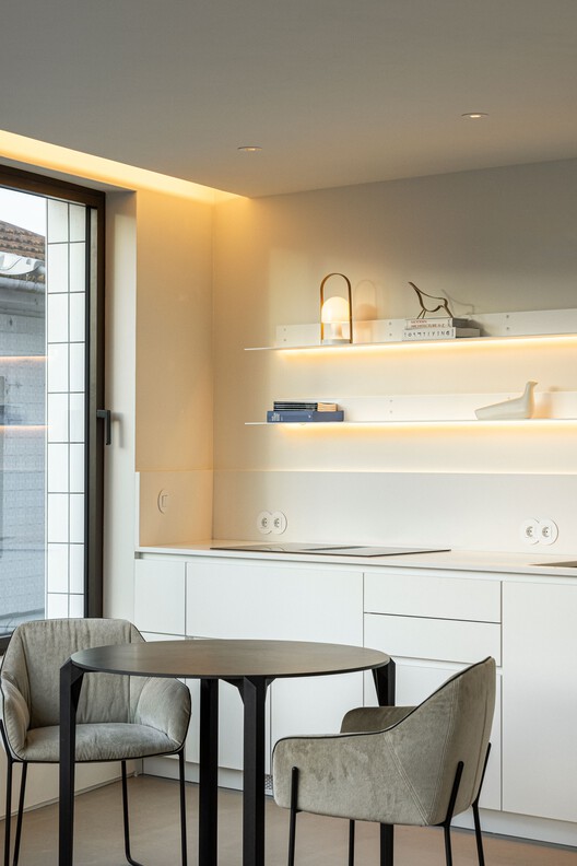 Beira Mar II House / Paulo Martins - Interior Photography, Kitchen, Table, Lighting, Chair