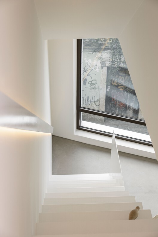 Beira Mar II House / Paulo Martins - Interior Photography, Wood, Stairs, Handrail