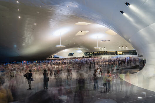 The Illusion of Lightness: Designing Civic Voids for Public Life - Image 2 of 16