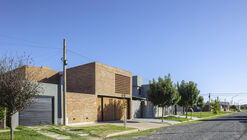 Casa LM / Guido Aybar Maino + Eduardo Dipre Mazza