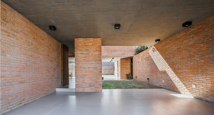 Casa LM / Guido Aybar Maino + Eduardo Dipre Mazza - Imagen 2 de 25