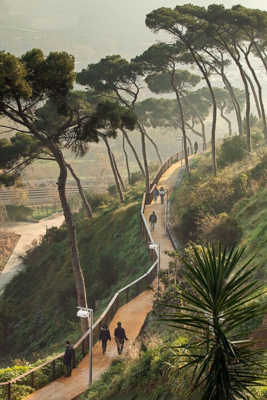 The Built Path: Pilgrimage and Architectural Sequence on the Camino de Santiago - Image 6 of 41