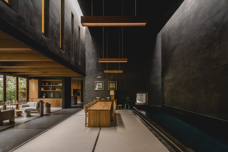 Casa Ceniza / TACO taller de arquitectura contextual  - Fotografía interior, Casas, Iluminación, Sillas