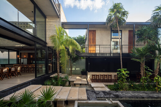 Vihara House / Di Frenna Arquitectos - Exterior Photography, Balcony, Courtyard, Deck, Patio