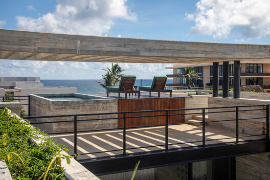 Vihara House / Di Frenna Arquitectos - Exterior Photography, Column, Concrete