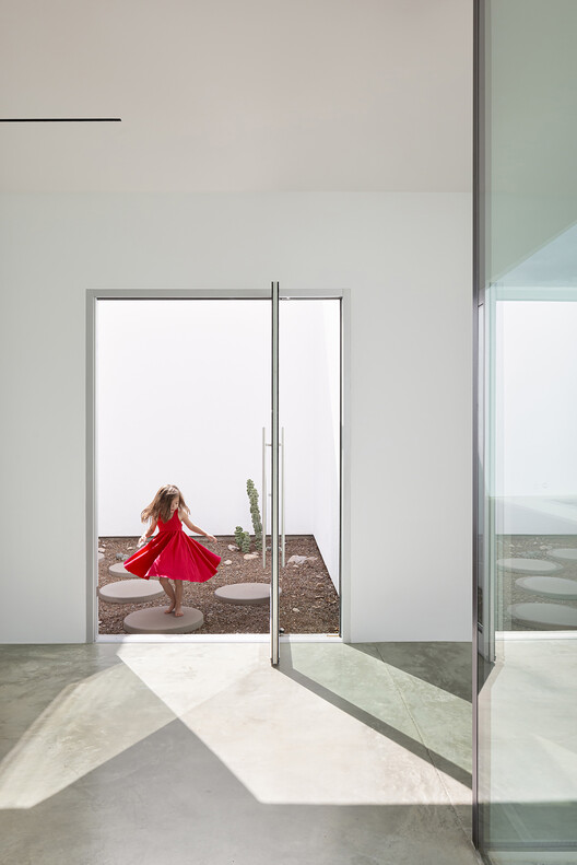 Real House / HK Associates Inc - Interior Photography, Glass, Concrete