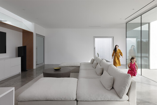 Real House / HK Associates Inc - Interior Photography, Living Room, Sofa, Chair