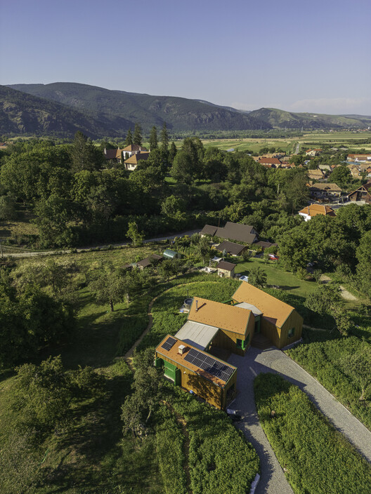 Holiday Homes in Moldovenești / MVAA - Image 2 of 25