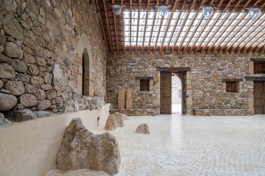 Tiled Sky Pavilion / Héctor Navarro + ARKHITEKTON + Rodia Valladares + Ana María Flor Tiled Sky Pavilion / Héctor Navarro + ARKHITEKTON + Rodia Valladares + Ana María Flor - Interior Photography, Concrete, Courtyard