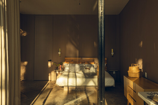 Santa María del Oro House / Mauricio Ceballos X Architects Santa María del Oro House / Mauricio Ceballos X Architects - Interior Photography, Bedroom, Wood, Lighting, Bed, Chair
