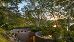 Casa Santa María del Oro / Mauricio Ceballos X Architects