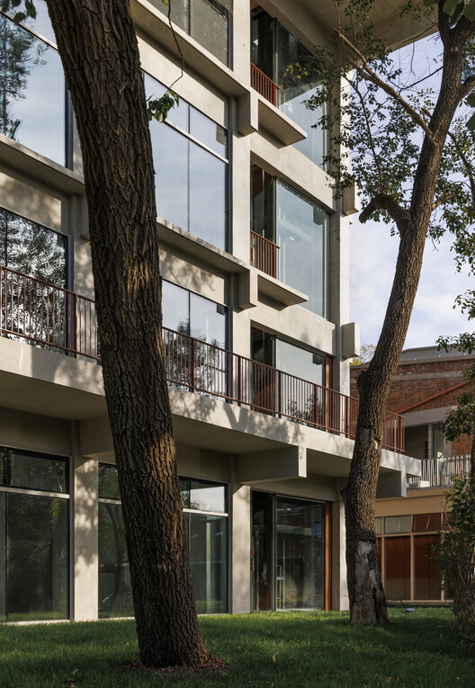 Jinyi Landmark / CM Design Jinyi Landmark / CM Design - Exterior Photography, Wood, Balcony