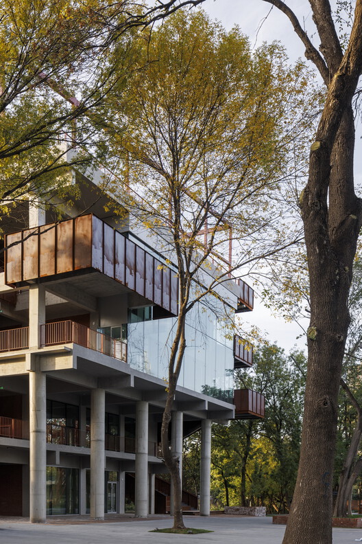 Jinyi Landmark / CM Design Jinyi Landmark / CM Design - Exterior Photography, Balcony