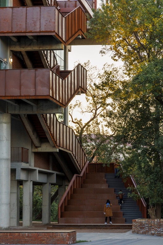 Jinyi Landmark / CM Design Jinyi Landmark / CM Design - Exterior Photography, Wood, Balcony