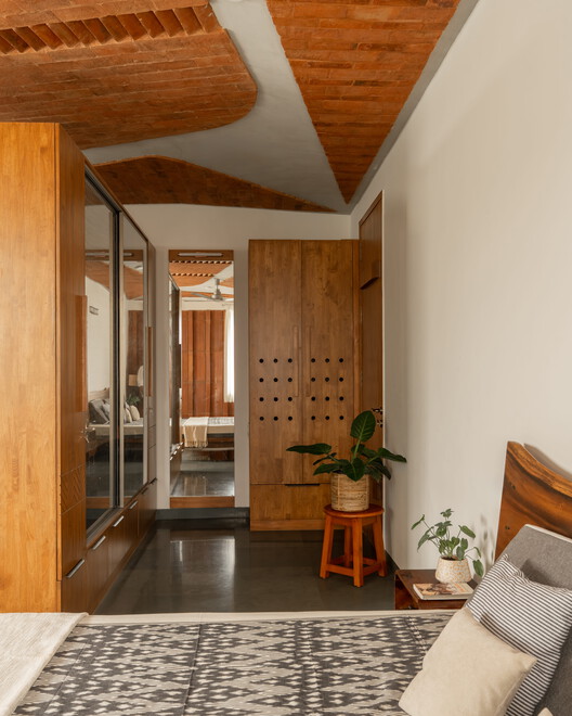 Taliru House / Wright Inspires Taliru House / Wright Inspires - Interior Photography, Bedroom, Wood, Lighting, Beam, Chair