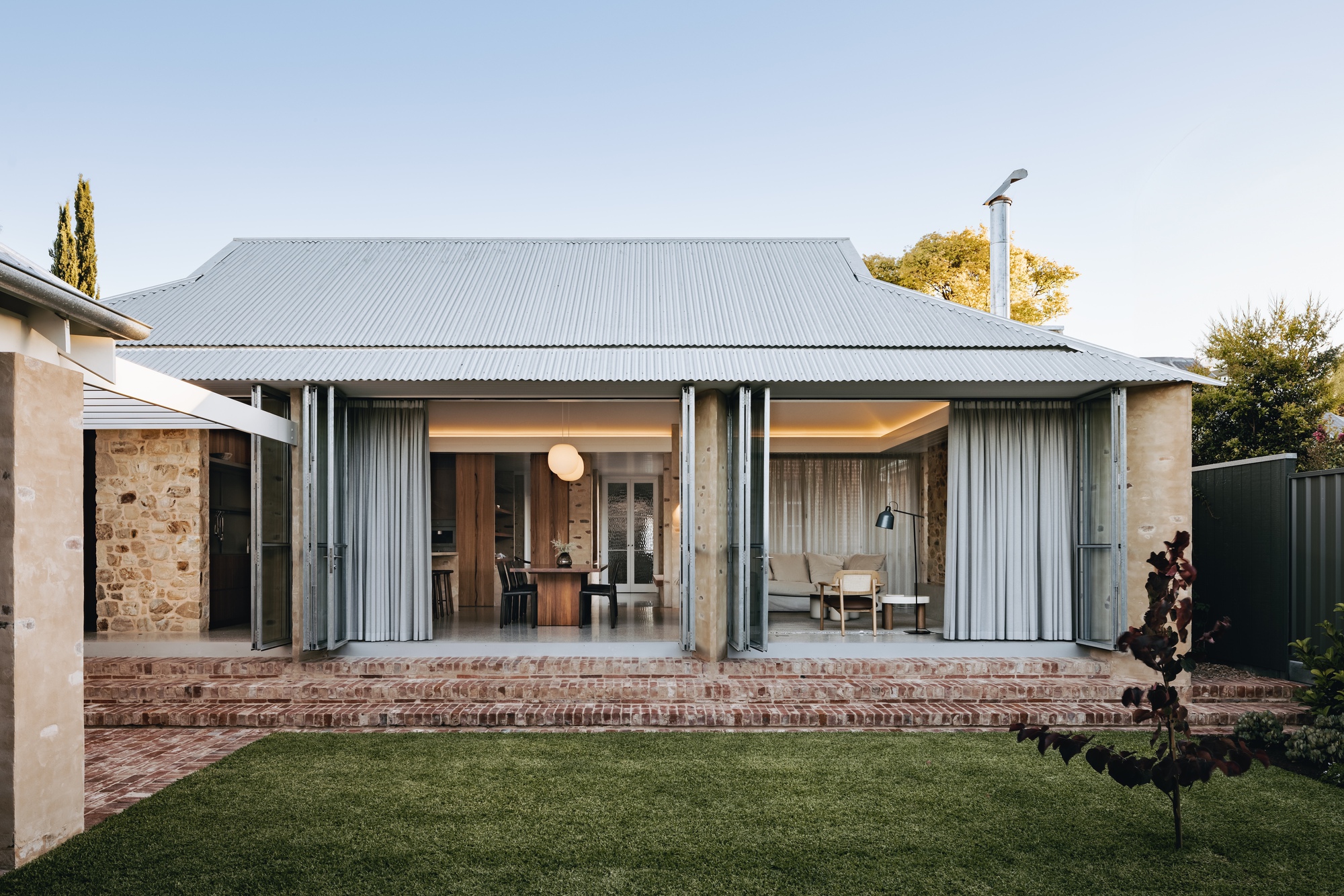 
        House in the City / James Allen Architect
      