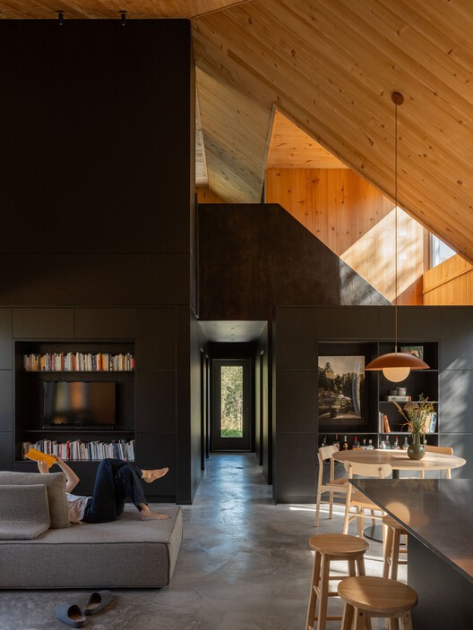 Scotch Chalet / CARTA. Architecte + Designer - Interior Photography, Wood, Lighting, Beam, Chair