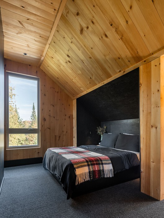 Scotch Chalet / CARTA. Architecte + Designer - Interior Photography, Bedroom, Wood, Lighting, Beam, Bed