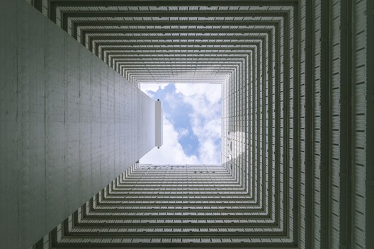 Designed Comfort, Purchased Comfort: Passive Design and Air Conditioning in Hong Kong - Image 2 of 14