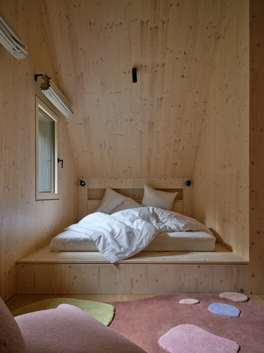 Na Kukačkách Mountain Chalet / Edit! architects - Interior Photography, Bedroom, Wood, Bed
