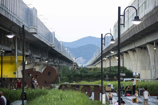 What Lies Beneath: 10 Projects Reshaping the Ground Level What Lies Beneath: 10 Projects Reshaping the Ground Level - Image 9 of 24