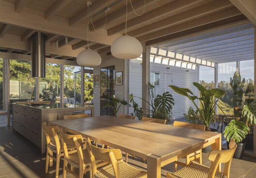 House SI / Iragüen Viñuela Arquitectos - Interior Photography, Dining room, Wood, Table, Chair, Beam