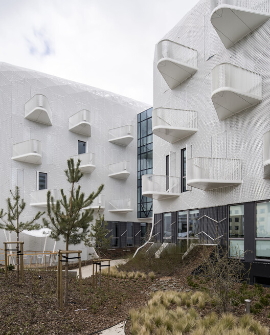 Wave 4 & 5 - ECR Health Care Complex / FAAB - Exterior Photography, Balcony