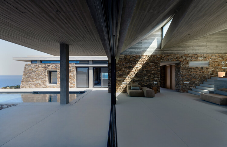 避暑小屋 / Tassos Biris - Sofia Tsiraki & Associate Architects - 室内图, 具体的