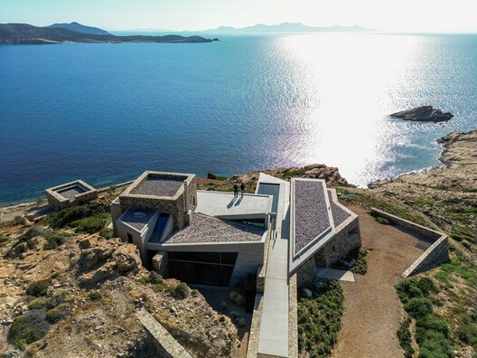 Toward the Sun Summerhouse / Tassos Biris - Sofia Tsiraki & Associate Architects - Image 2 of 39