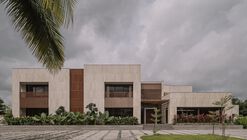 PBR House / Studio Saransh