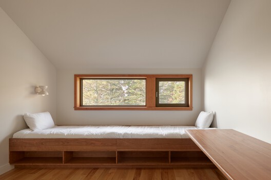 Le Grand Bercail House / L. McComber  - Interior Photography, Bedroom, Wood, Lighting, Bed