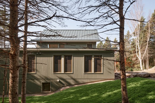 Le Grand Bercail House / L. McComber  - Exterior Photography, Wood