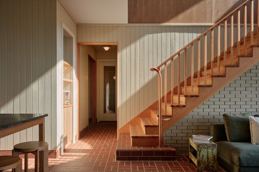 Le Grand Bercail House / L. McComber  - Interior Photography, Stairs, Wood