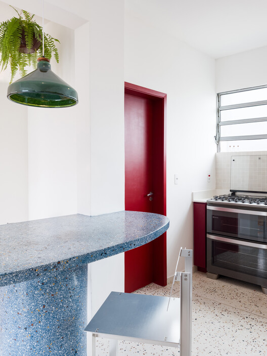 Black Pearl Apartment / Julia Peres.Co Arquitetura Black Pearl Apartment / Julia Peres.Co Arquitetura - Interior Photography, Kitchen, Lighting, Countertop