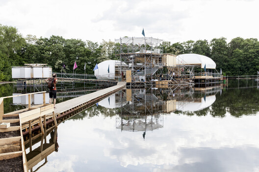 Off the Mainland: Floating Architecture Projects Redefining the Built Environment  - Image 25 of 28