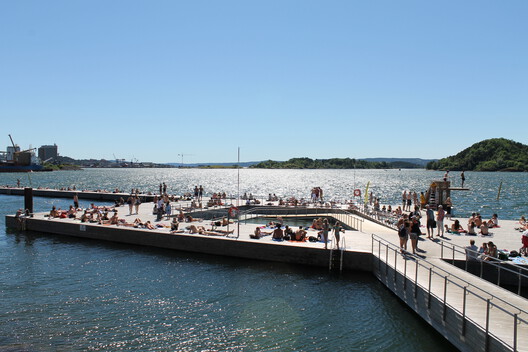 Off the Mainland: Floating Architecture Projects Redefining the Built Environment  - Image 17 of 28