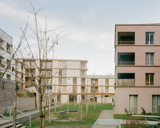 81 Housing Units / Ramdam Architectes + palast - Exterior Photography, Facade, Balcony, Concrete