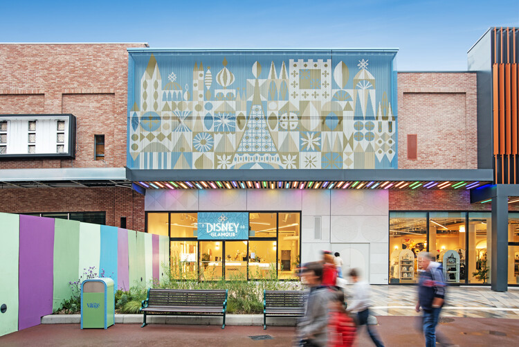 A Picture Worth a Thousand Pixels: Turning Disneyland Paris into a Canvas - Featured Image