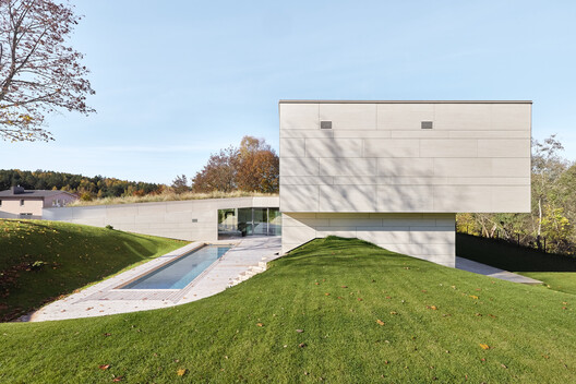 The Green Courtyard House - Image 8 of 33