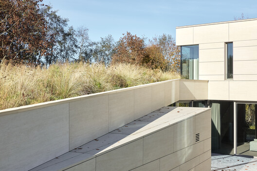 The Green Courtyard House - Exterior Photography, Concrete