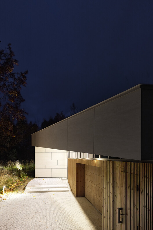 The Green Courtyard House - Exterior Photography, Wood, Concrete