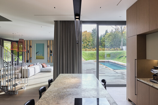 The Green Courtyard House - Interior Photography, Door, Chair