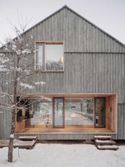 House on the Cautín River / Iragüen Viñuela Arquitectos House on the Cautín River / Iragüen Viñuela Arquitectos - Exterior Photography, Wood