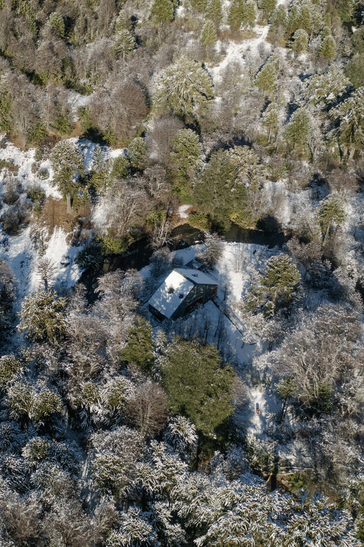 House on the Cautín River / Iragüen Viñuela Arquitectos House on the Cautín River / Iragüen Viñuela Arquitectos - Image 8 of 21