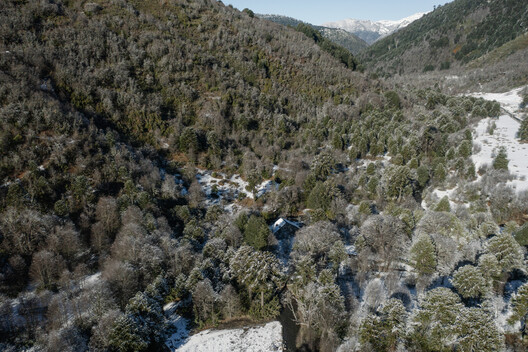 House on the Cautín River / Iragüen Viñuela Arquitectos House on the Cautín River / Iragüen Viñuela Arquitectos - Image 7 of 21