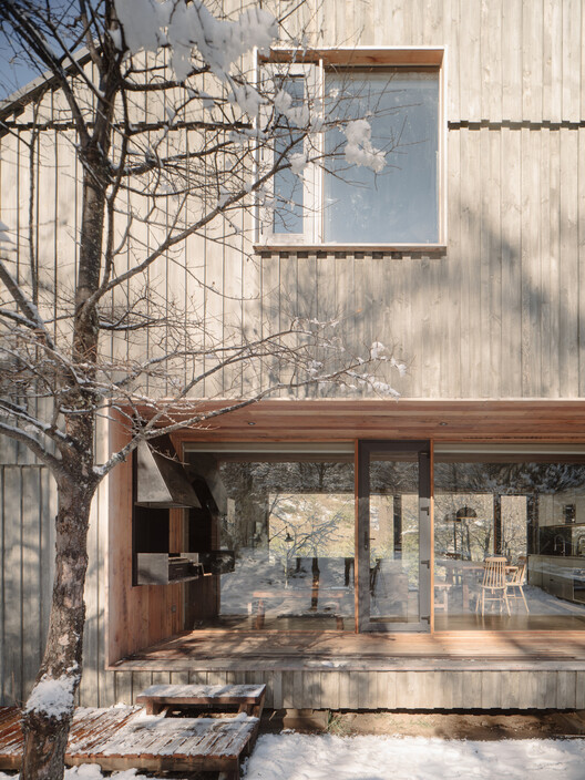 House on the Cautín River / Iragüen Viñuela Arquitectos House on the Cautín River / Iragüen Viñuela Arquitectos - Exterior Photography, Wood