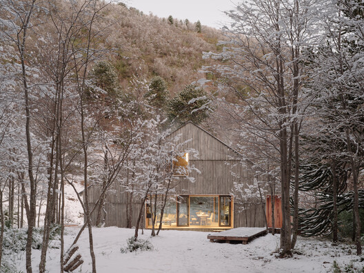 Casa no Rio Cautín / Iragüen Viñuela Arquitectos