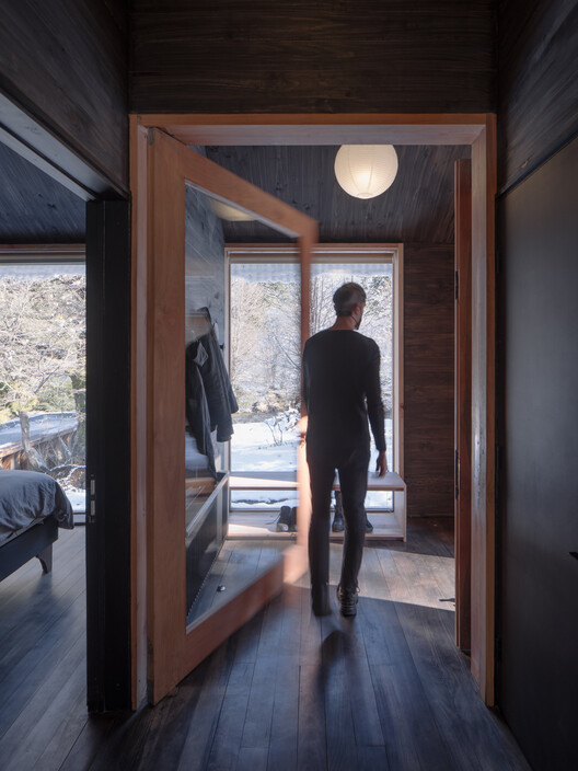 House on the Cautín River / Iragüen Viñuela Arquitectos House on the Cautín River / Iragüen Viñuela Arquitectos - Interior Photography, Wood, Door